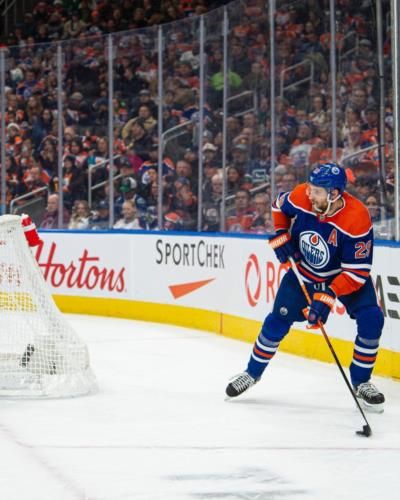 Leon Draisaitl Dominates The Hockey Rink With His Gear