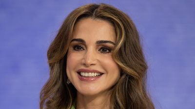 Queen Rania just wore the most comfortable looking jeans, crisp white shirt and heels - it’s casual chic at its very best