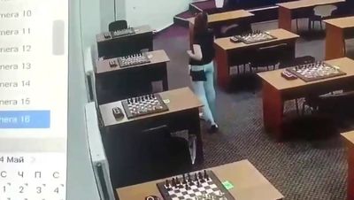 Video allegedly shows Russian chess champion smearing opponent's pieces with mercury to poison her