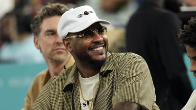 Carmelo Anthony Signals for Team USA to Let Kevin Durant Cook From Crowd vs. Serbia