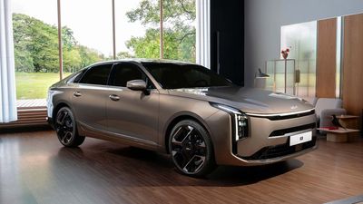 The New Kia K8 Is a Daring Sedan in an SUV World