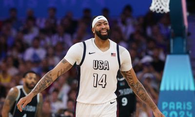 Anthony Davis praises two fellow Team USA stars after win versus Serbia