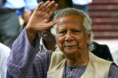 Bangladesh's Yunus Honours Heroes As Interim Government Begins Work