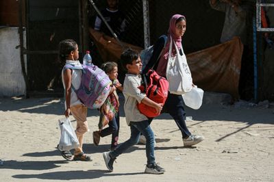 Gazans Flee Destroyed Khan Yunis As New Israel Operation Begins