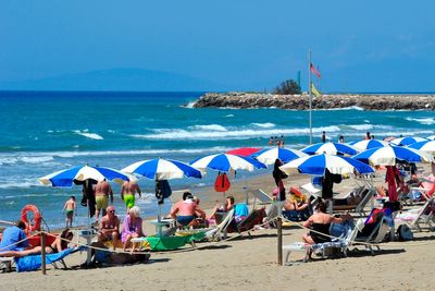 Italian beach establishments close umbrellas briefly to protest long-delayed liberalization plans