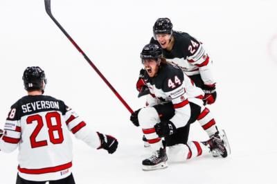 Maxime Comtois Demonstrates Skill And Teamwork In Ice Hockey Match