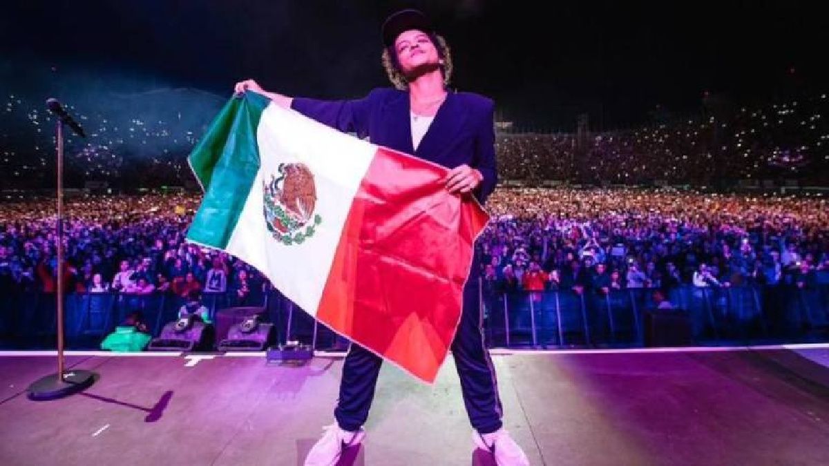 Bruno Mars’ epic tribute to cumbia and…