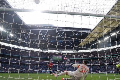 Jonny misses from the spot as City beat United to Community Shield title