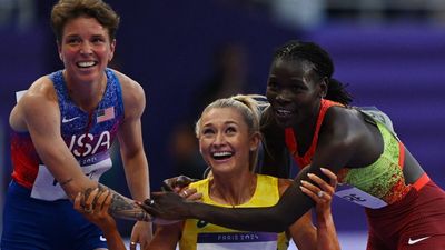 Stunning silver medal for Jessica Hull in Olympic 1500