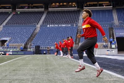 WATCH: Patrick Mahomes warms up ahead of Chiefs’ tilt vs. Jaguars