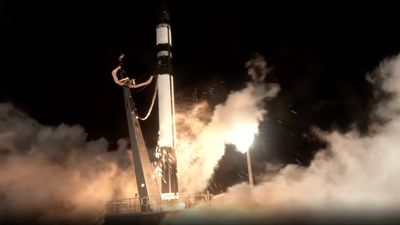 Rocket Lab launches sharp-eyed private radar satellite to orbit