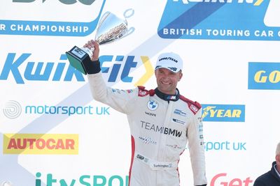 BTCC Knockhill: Turkington cruises to race one victory