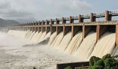 Karnataka: Tungabhadra dam gate washed away; Locals on alert