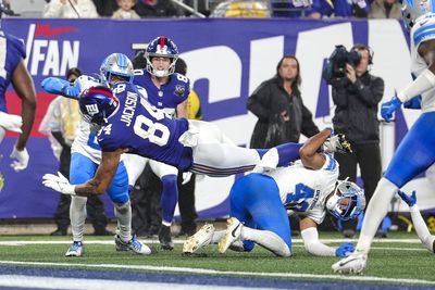 Giants turn to TE Tyree Jackson as emergency quarterback