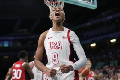 Team USA Holds Slim Lead Over France In Women's Basketball Final