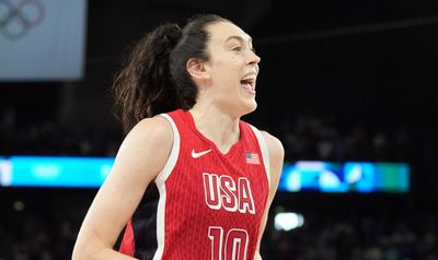 1 photo shows Breanna Stewart knew Gabby Williams had her foot on the line when trying to tie the gold medal game