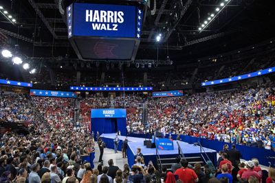 Trump: Harris uses AI for "fake" crowds