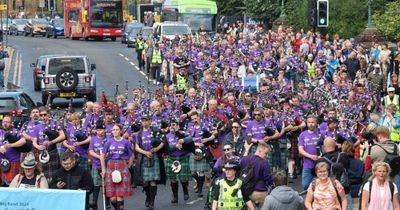 Hundreds of pipers take to streets of Glasgow in phenomenal clip