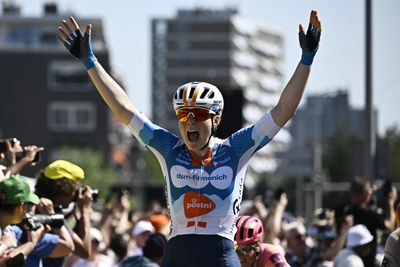 Tour de France Femmes: Charlotte Kool wins stage 1 sprint in The Hague and takes first yellow jersey