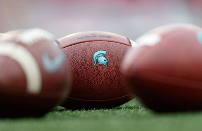 Look MSU target shows off official scholarship package sent from Spartans
