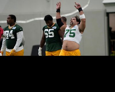 Packers OL Sean Rhyan impresses at center while competing for starting right guard spot