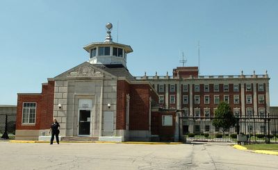 Federal judge orders 100-year-old Illinois prison depopulated because of decrepit condition