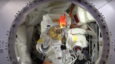 Chinese astronauts celebrate Olympics on Tiangong space station (video)