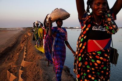 A drowning town: are Bentiu’s dykes high enough to save it from disaster?