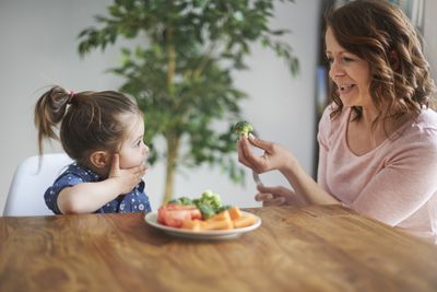 Parents' Eating Habits Influence Children To Develop Similar Behaviors, Study Finds