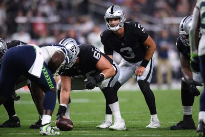 Raiders bring back QB Nathan Peterman