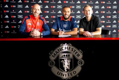 Noussair Mazraoui completes move to Manchester United