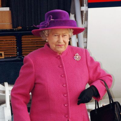 Queen Elizabeth's Royal Flying Requests Involved Mints, Martinis, and a "Do Not Disturb" Sign