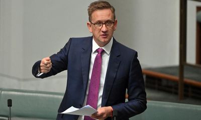 Legal threat against Labor MP by business associate of Stuart Robert to be assessed for potential contempt of parliament