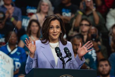 Poll: Harris picks up "double haters"