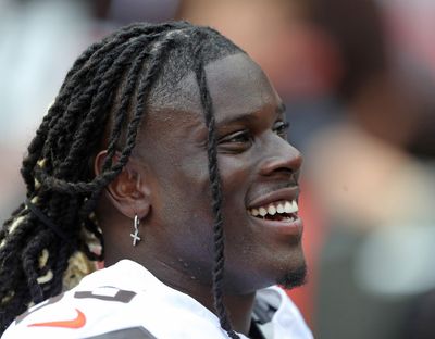 Browns: David Njoku takes hilarious shot at Stefanski and Vrabel at practice