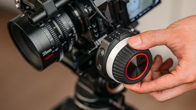 SmallRig introduces affordable Wireless Follow Focus Lite Kit for filmmakers