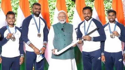 Manu Bhaker explains about pistol, hockey team presents signed stick as PM Narendra Modi meets Olympic contingent. Watch