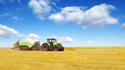 Deere Jumps On Q2 Beat; But This Heavy Equipment Leader Dives As Deflation Hammers Crop Prices