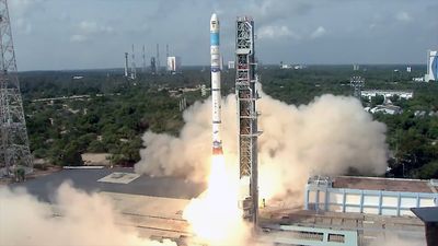 India launches Earth-observing satellite on 3rd mission of new rocket (video)