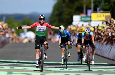 Blanka Vas sprints to stage five win at Tour de France Femmes avec Zwift after crash chaos