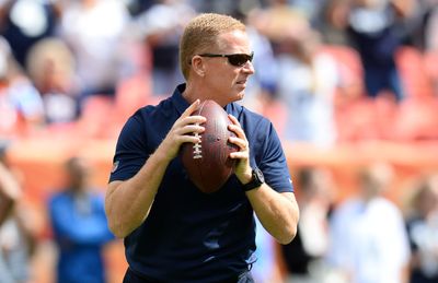 Ex-NFL coach Jason Garrett visits Broncos training camp