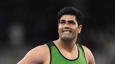 '5-6 acre zameen dete...': Pakistan's Olympic champion Arshad Nadeem hilariously 'trolls' father-in-law for gifting him a buffalo - Watch