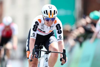 Pfeiffer Georgi suffers neck and hand fractures in Tour de France Femmes crash