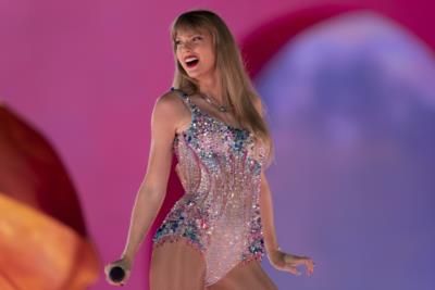 Taylor Swift Returns To Stage After Terror Threat In Vienna