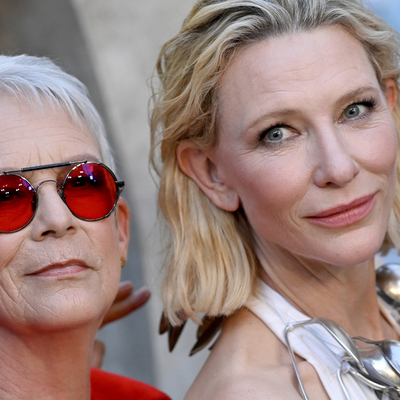 Jamie Lee Curtis Holds Cate Blanchett's Outfit Together During Wardrobe Malfunction