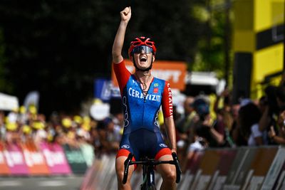 Tour de France Femmes: Cedrine Kerbaol solos to stage 6 victory