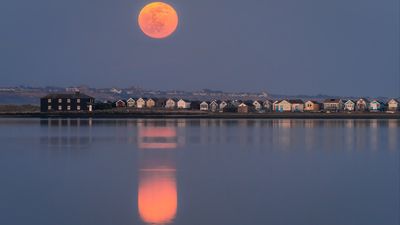 How to photograph a supermoon