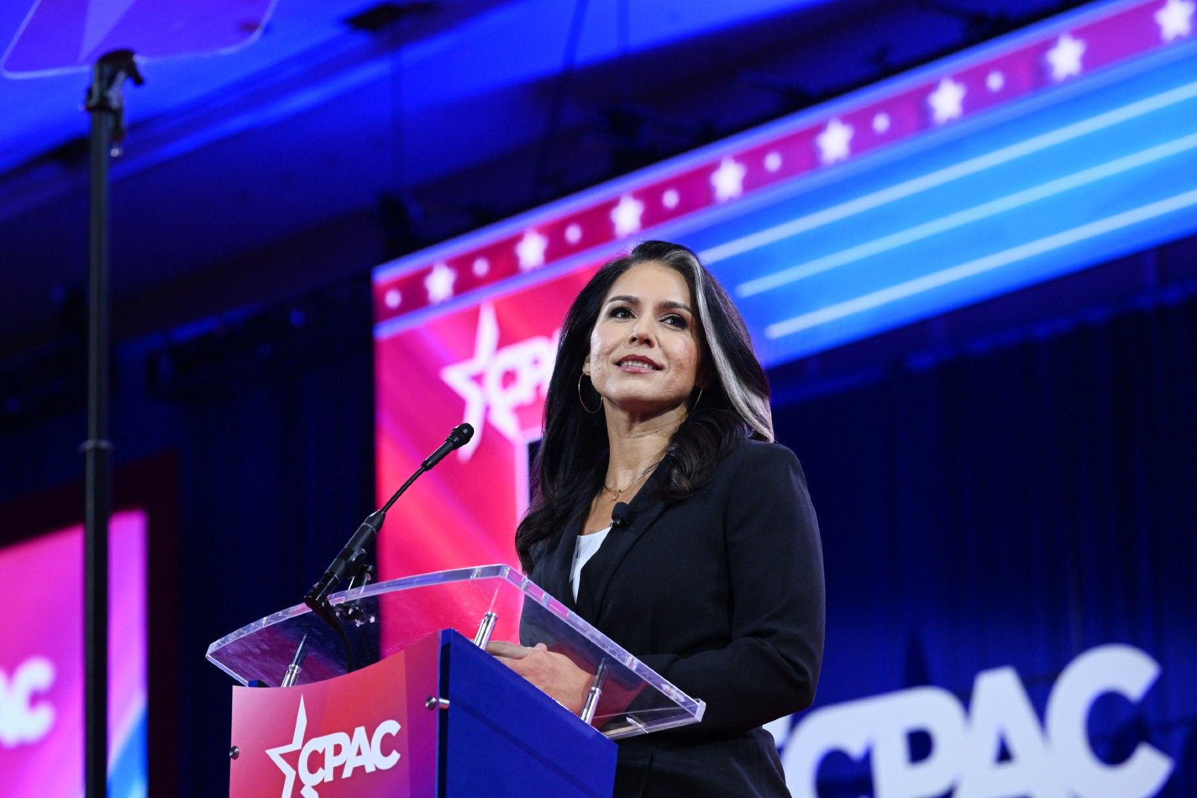 Trump ropes Gabbard for debate prep