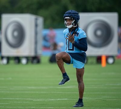 DeAndre Hopkins is the Titans most important contract decision after the season