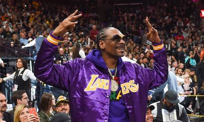 Lakers superfan Snoop Dogg throws shade at the Clippers’ new arena